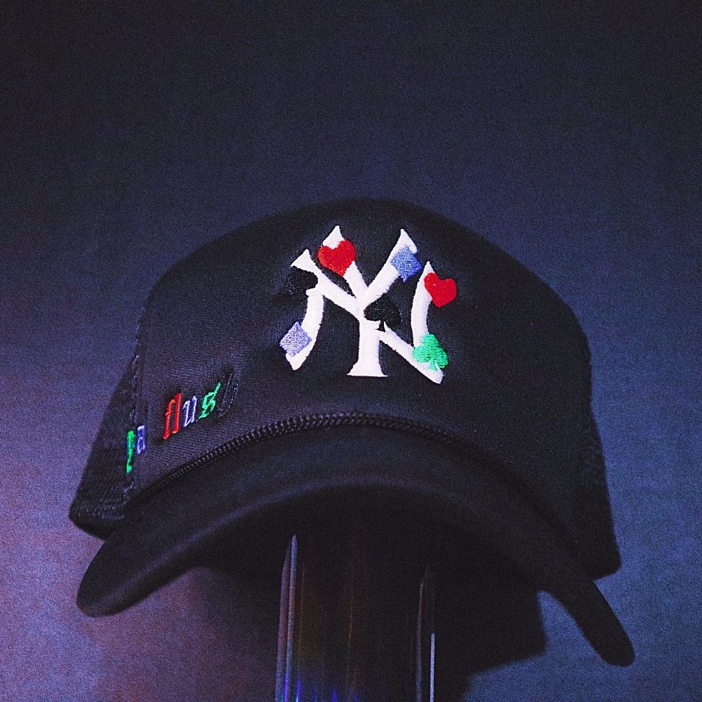NY YANKEE TRUCKER HAT WIth CASINO Theme